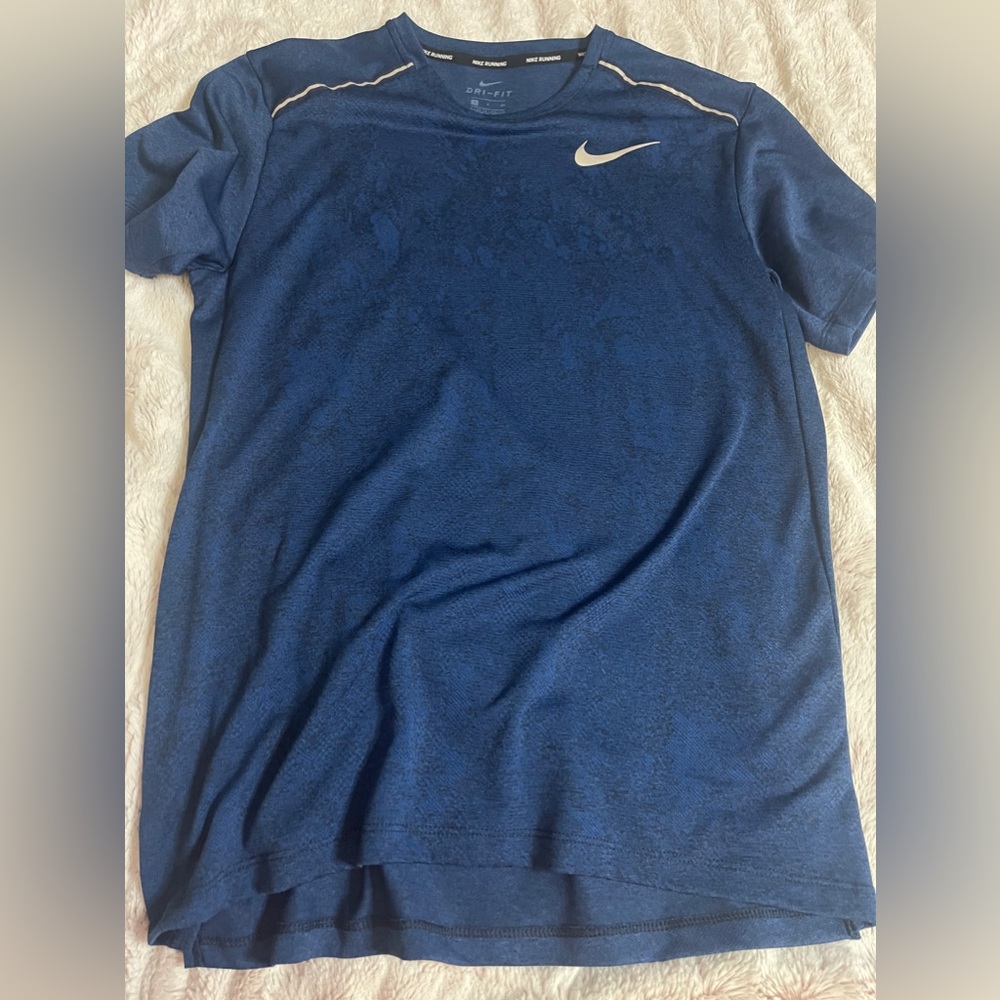 Men’s Nike shirt